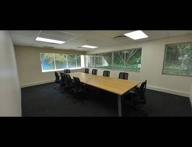 1,609M² OFFICE TO LET IN WOODMEAD